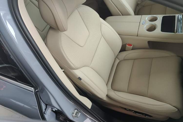 Used Hima AITO M5 2025 Extended-Range Ultra Rear-Wheel-Drive Version Right Front Seat