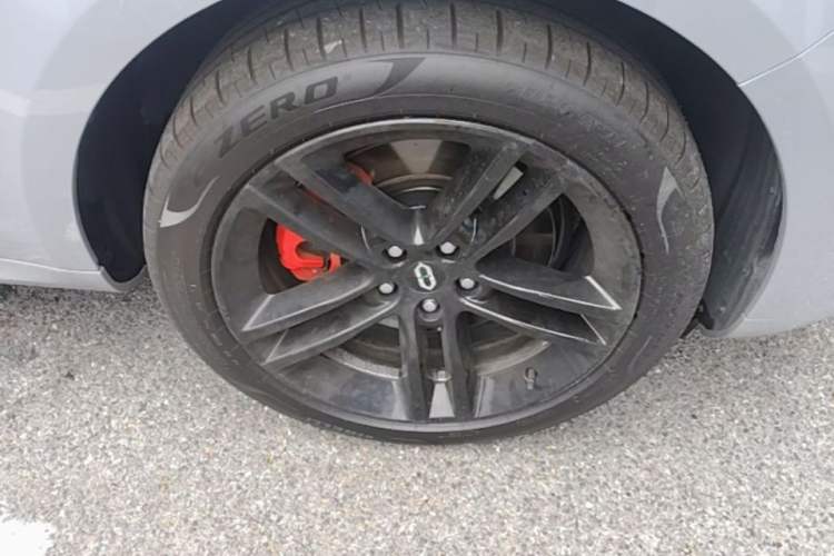 Used Hima AITO M5 2025 Extended-Range Ultra All-Wheel-Drive Version Right Front Wheel Hub