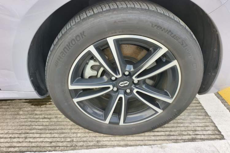 Used Hima AITO M5 2025 Extended-Range Ultra Rear-Wheel-Drive Version Right Front Wheel Hub