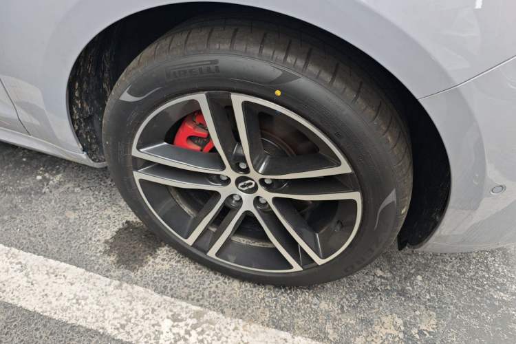 Used Hima AITO M5 2025 All-Electric Ultra Rear-Wheel-Drive Version Right Front Wheel Hub