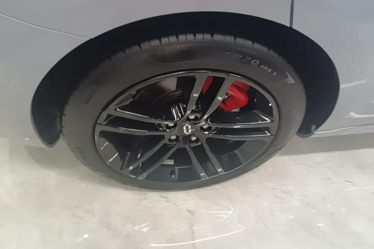 Used Hima AITO M5 2025 Extended-Range Ultra All-Wheel-Drive Version Right Rear Wheel Hub