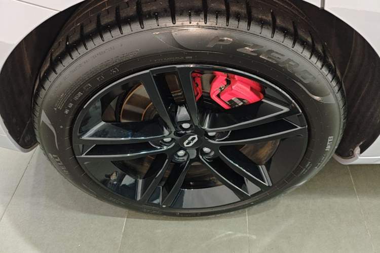 Used Hima AITO M5 2025 Extended-Range Ultra All-Wheel-Drive Version Right Rear Wheel Hub