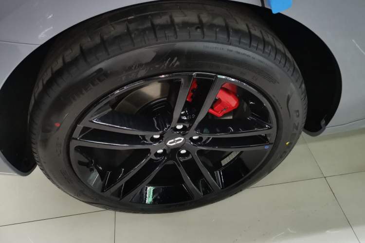 Used Hima AITO M5 2025 Extended-Range Ultra All-Wheel-Drive Version Right Rear Wheel Hub