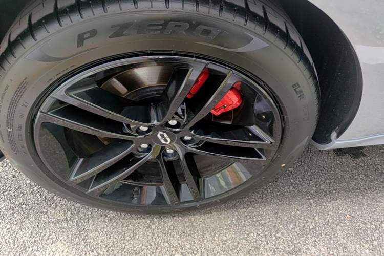Used Hima AITO M5 2025 Extended-Range Ultra All-Wheel-Drive Version Right Rear Wheel Hub