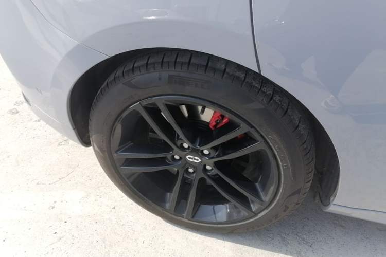 Used Hima AITO M5 2025 Extended-Range Ultra All-Wheel-Drive Version Right Rear Wheel Hub