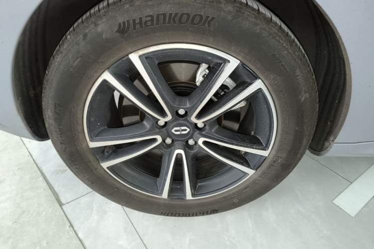 Used Hima AITO M5 2025 Extended-Range Ultra All-Wheel-Drive Version Right Rear Wheel Hub