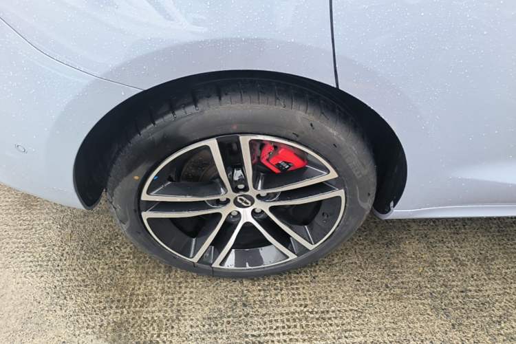 Used Hima AITO M5 2025 All-Electric Ultra Rear-Wheel-Drive Version Right Rear Wheel Hub