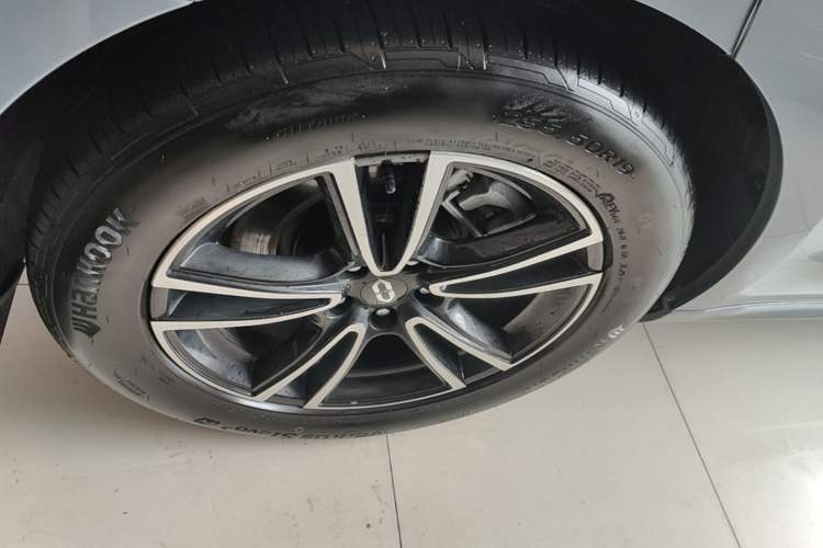 Used Hima AITO M5 2025 Extended-Range Ultra Rear-Wheel-Drive Version Right Rear Wheel Hub