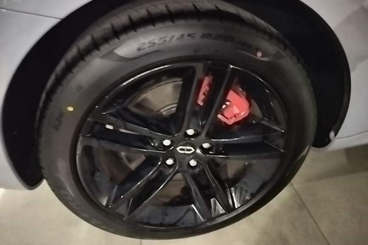 Used Hima AITO M5 2025 Extended-Range Ultra All-Wheel-Drive Version Right Rear Wheel Hub