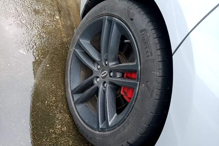 Used Hima AITO M5 2025 Extended-Range Ultra All-Wheel-Drive Version Right Rear Wheel Hub