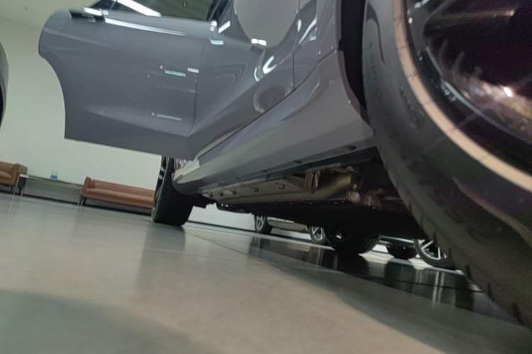 Used Hima AITO M5 2025 Extended-Range Ultra Rear-Wheel-Drive Version Right Side Sill
