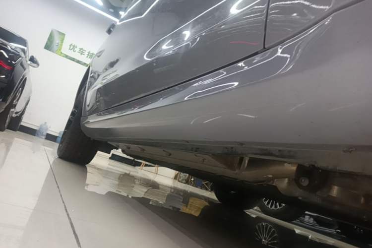 Used Hima AITO M5 2025 Extended-Range Ultra All-Wheel-Drive Version Right Side Sill