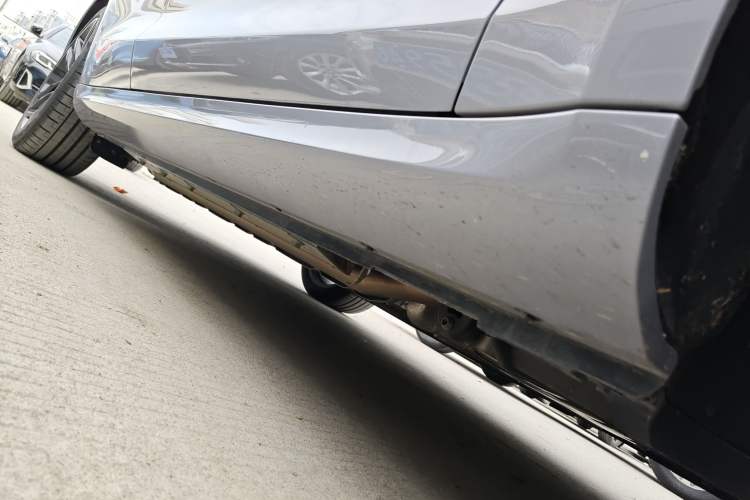 Used Hima AITO M5 2025 Extended-Range Ultra All-Wheel-Drive Version Right Side Sill