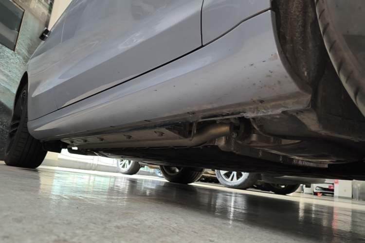 Used Hima AITO M5 2025 Extended-Range Ultra All-Wheel-Drive Version Right Side Sill