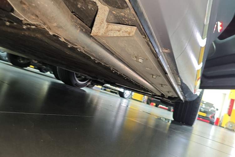 Used Hima AITO M5 2025 Extended-Range Ultra All-Wheel-Drive Version Right Side Sill