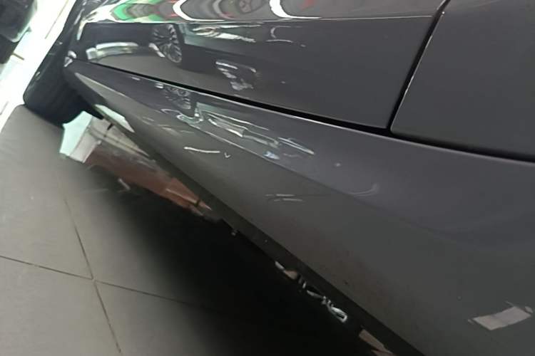 Used Hima AITO M5 2025 Extended-Range Ultra All-Wheel-Drive Version Right Side Sill
