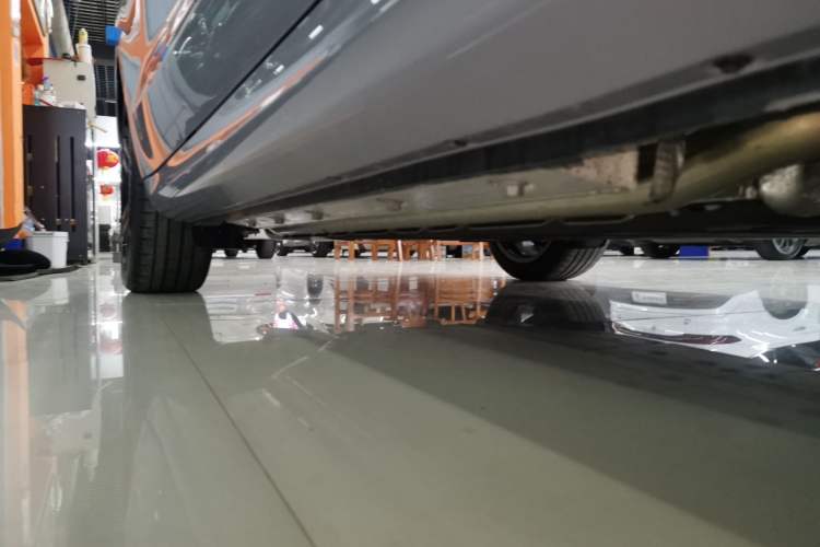 Used Hima AITO M5 2025 Extended-Range Ultra All-Wheel-Drive Version Right Side Sill