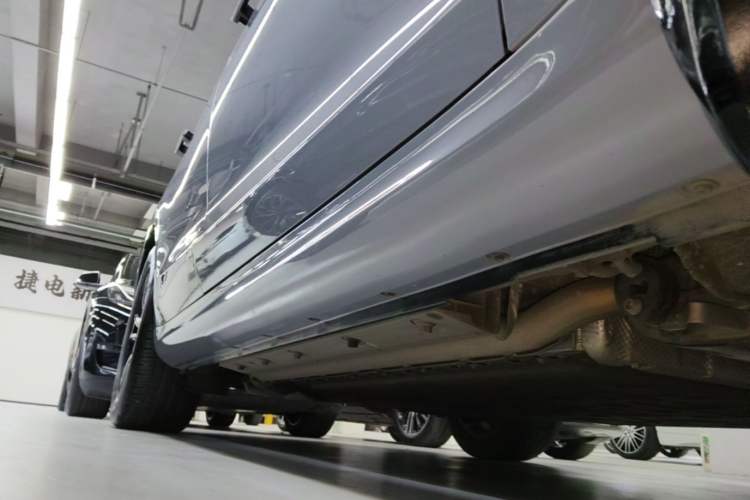 Used Hima AITO M5 2025 Extended-Range Ultra All-Wheel-Drive Version Right Side Sill