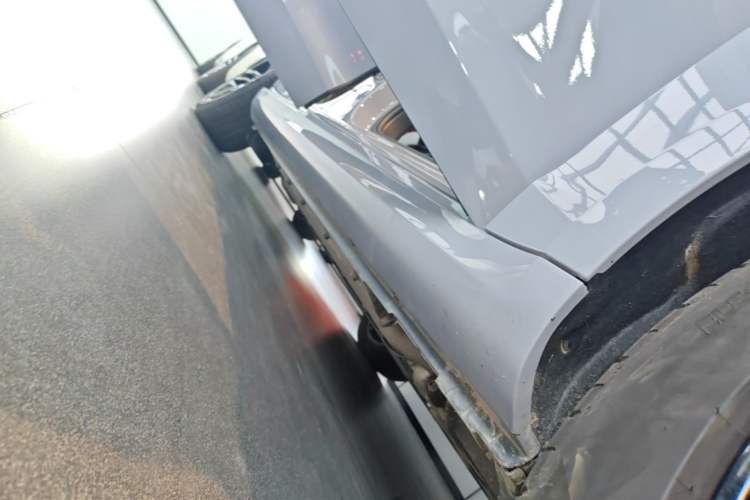 Used Hima AITO M5 2025 Extended-Range Ultra All-Wheel-Drive Version Right Side Sill