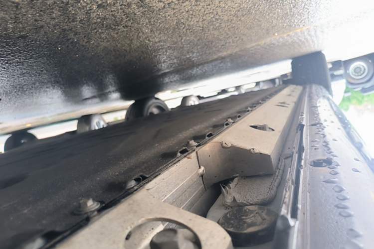 Used Hima AITO M5 2025 All-Electric Ultra Rear-Wheel-Drive Version Right Side Sill