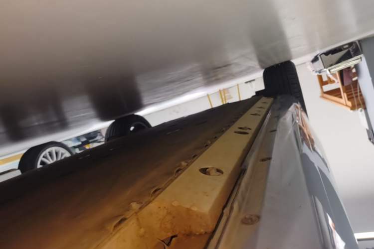 Used Hima AITO M5 2025 All-Electric Ultra Rear-Wheel-Drive Version Right Side Sill