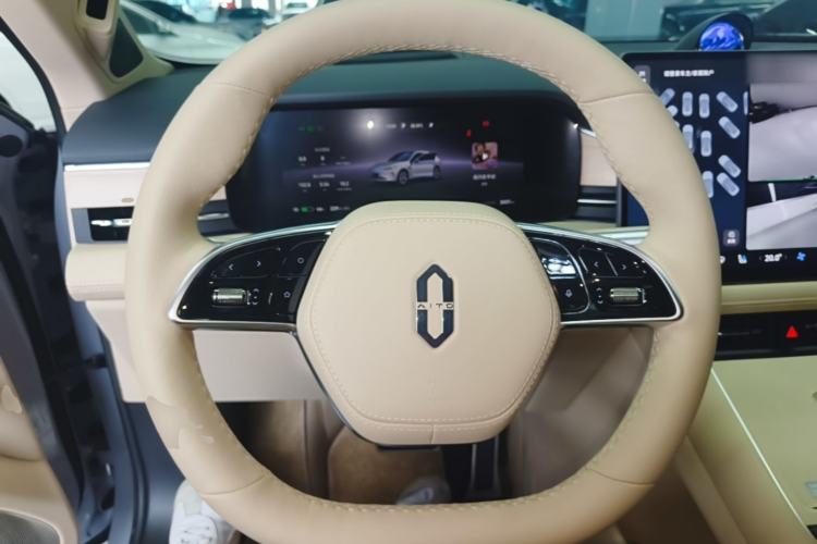 Used Hima AITO M5 2025 All-Electric Ultra Rear-Wheel-Drive Version Steering Wheel