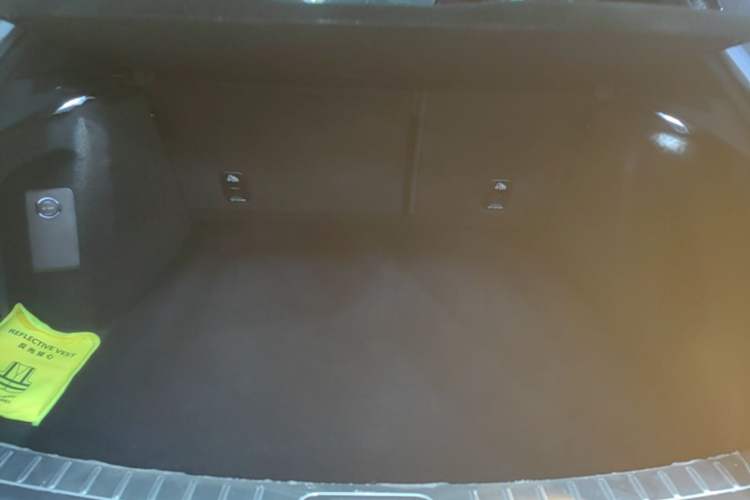 Used Hima AITO M5 2025 Extended-Range Ultra All-Wheel-Drive Version Trunk