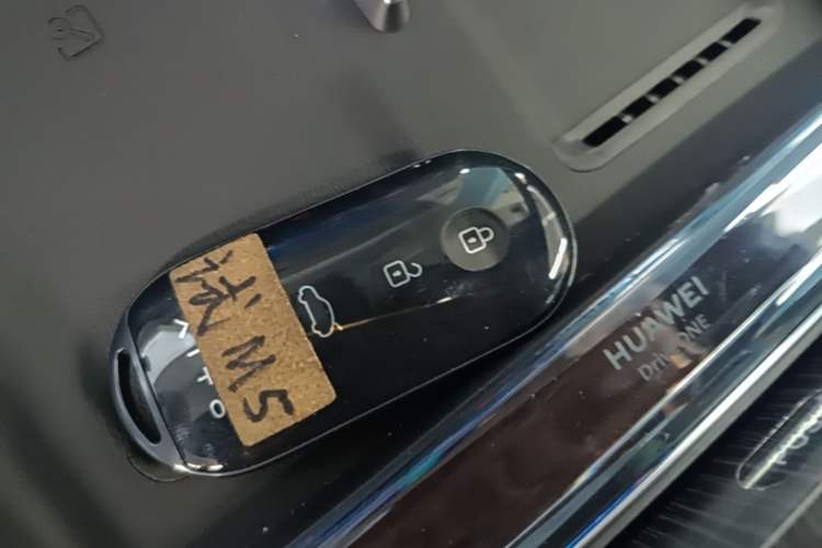 Used Hima AITO M5 2025 Extended-Range Ultra All-Wheel-Drive Version Vehicle Key