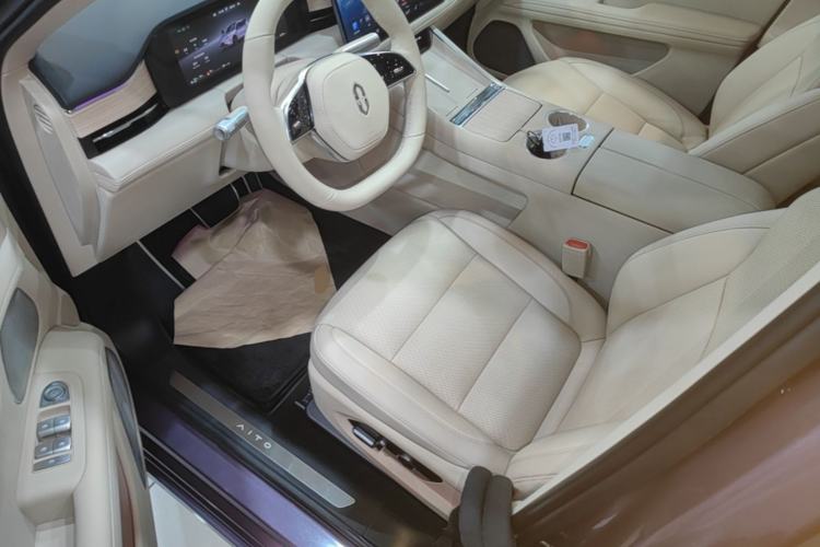 Used Hima AITO M5 2025 Extended-Range Ultra All-Wheel-Drive Version Driver Seat