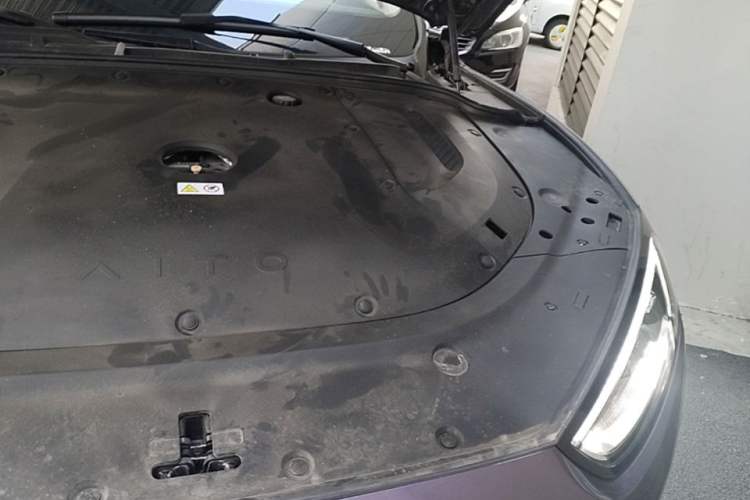 Used Hima AITO M5 2025 Extended-Range Ultra All-Wheel-Drive Version Engine Bay Left