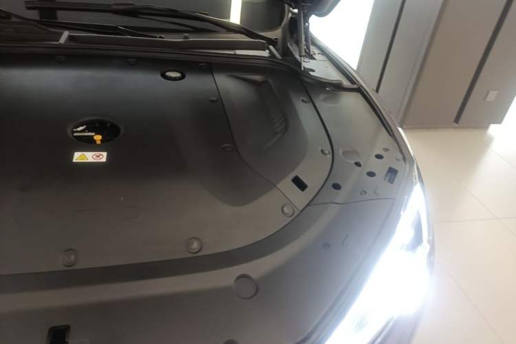 Used Hima AITO M5 2025 Extended-Range Ultra All-Wheel-Drive Version Engine Bay Left