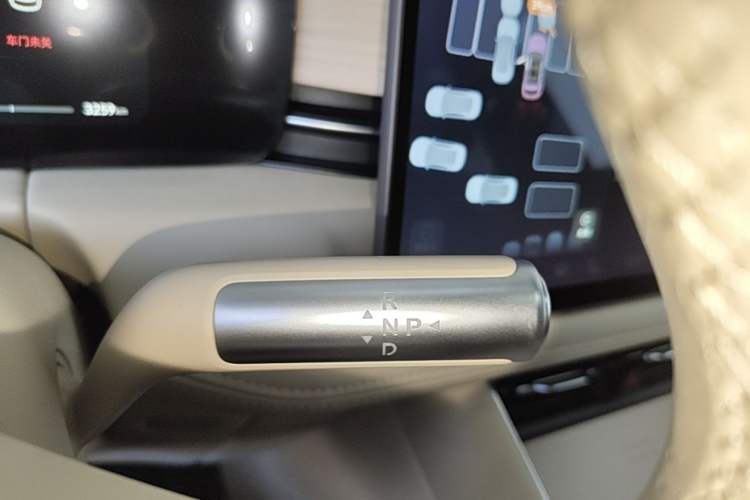 Used Hima AITO M5 2025 Extended-Range Ultra All-Wheel-Drive Version Gear Lever