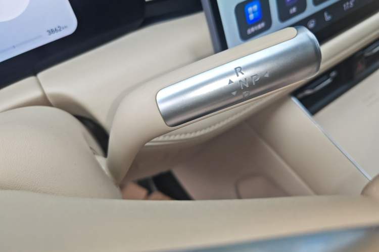 Used Hima AITO M5 2025 Extended-Range Ultra All-Wheel-Drive Version Gear Lever