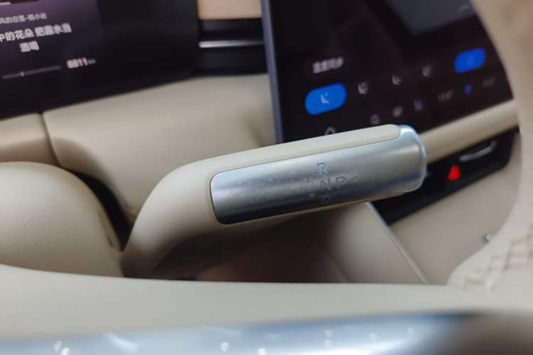 Used Hima AITO M5 2025 Extended-Range Ultra All-Wheel-Drive Version Gear Lever