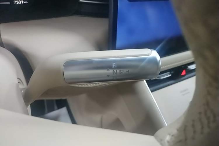 Used Hima AITO M5 2025 Extended-Range Ultra All-Wheel-Drive Version Gear Lever