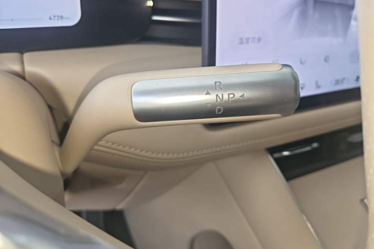 Used Hima AITO M5 2025 Extended-Range Ultra All-Wheel-Drive Version Gear Lever