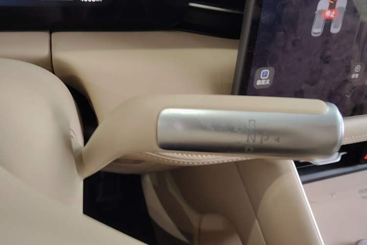 Used Hima AITO M5 2025 Extended-Range Ultra All-Wheel-Drive Version Gear Lever
