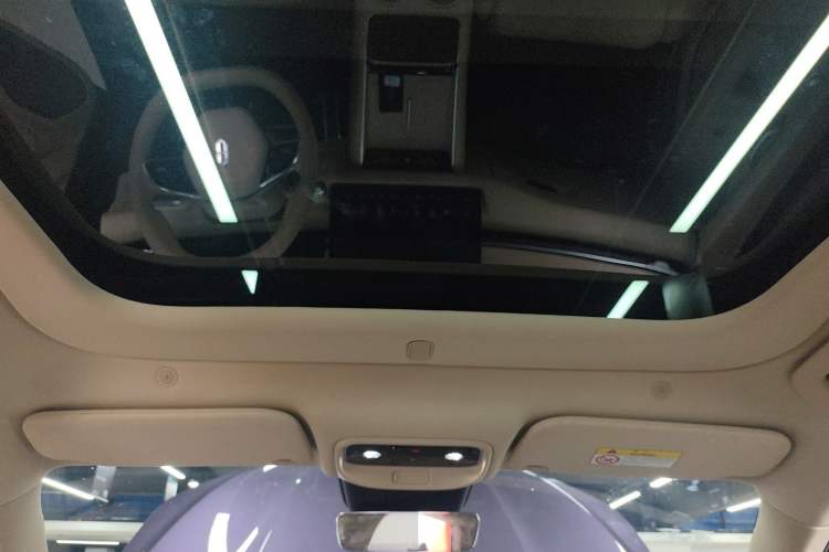 Used Hima AITO M5 2025 Extended-Range Ultra All-Wheel-Drive Version Headliner