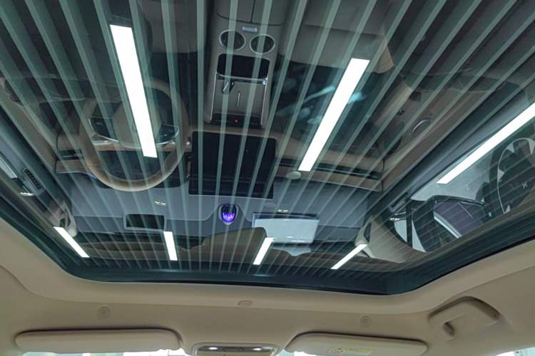 Used Hima AITO M5 2025 Extended-Range Ultra All-Wheel-Drive Version Headliner