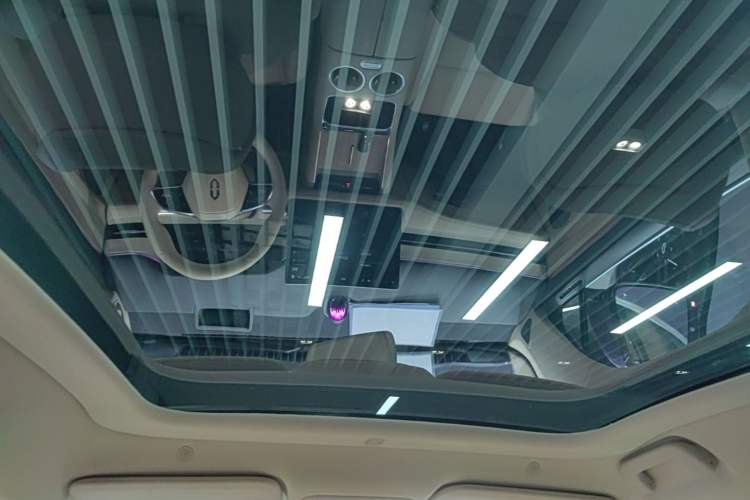 Used Hima AITO M5 2025 Extended-Range Ultra All-Wheel-Drive Version Headliner
