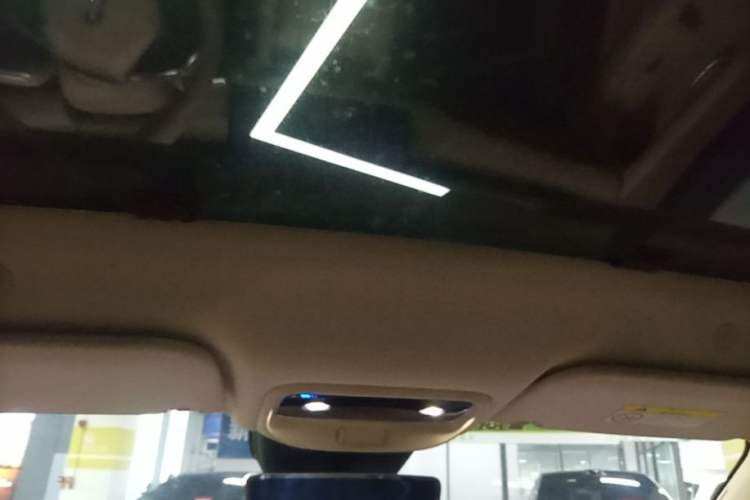 Used Hima AITO M5 2025 Extended-Range Ultra All-Wheel-Drive Version Headliner