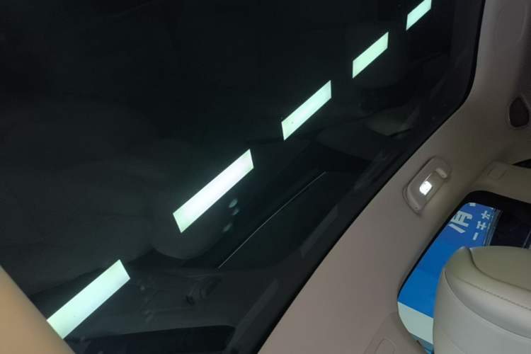 Used Hima AITO M5 2025 Extended-Range Ultra Rear-Wheel-Drive Version Headliner