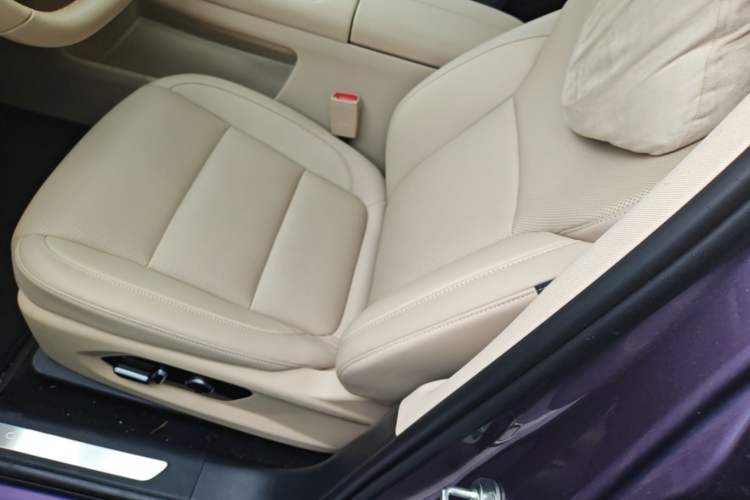 Used Hima AITO M5 2025 Extended-Range Ultra All-Wheel-Drive Version Left Front Seat