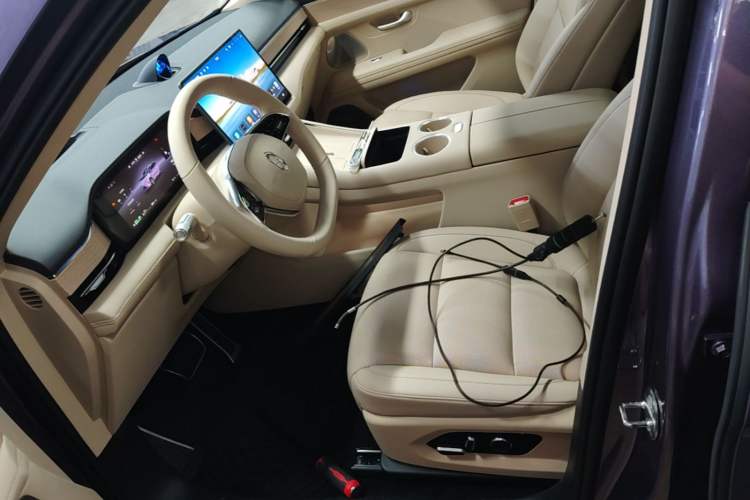 Used Hima AITO M5 2025 Extended-Range Ultra All-Wheel-Drive Version Left Front Seat