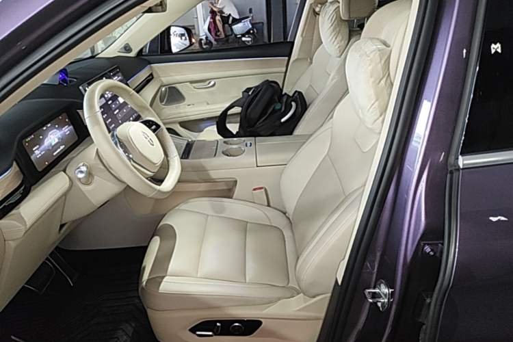 Used Hima AITO M5 2025 Extended-Range Ultra All-Wheel-Drive Version Left Front Seat