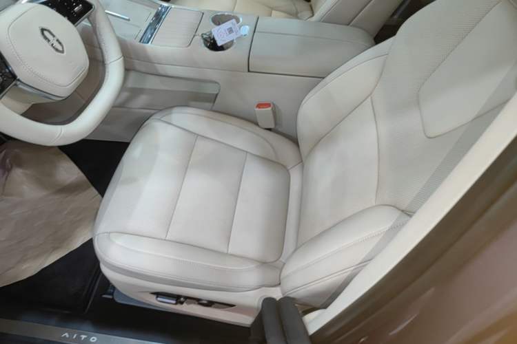 Used Hima AITO M5 2025 Extended-Range Ultra All-Wheel-Drive Version Left Front Seat