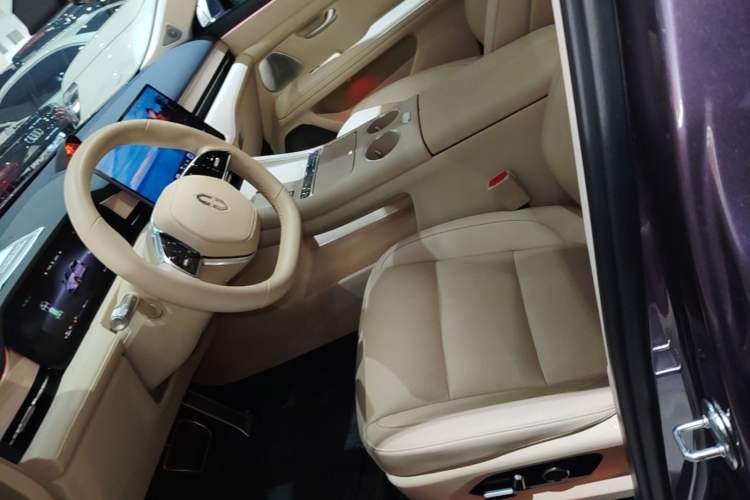 Used Hima AITO M5 2025 Extended-Range Ultra All-Wheel-Drive Version Left Front Seat