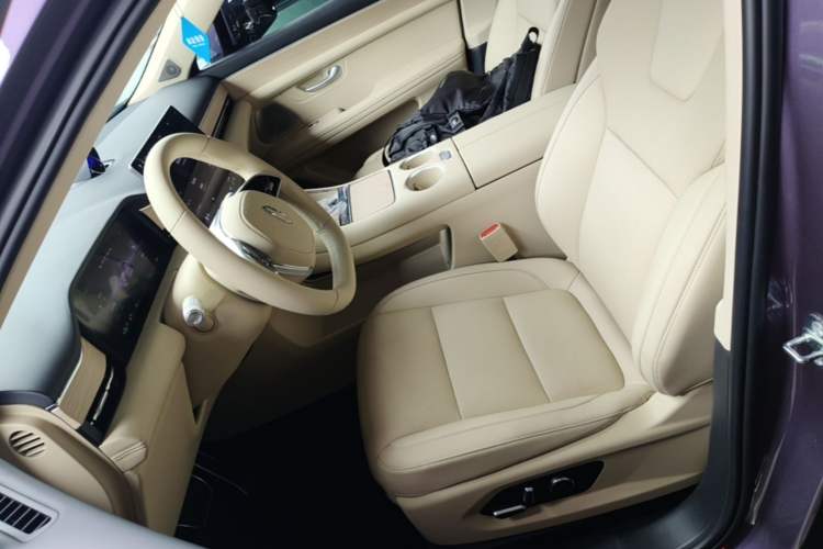 Used Hima AITO M5 2025 Extended-Range Ultra All-Wheel-Drive Version Left Front Seat