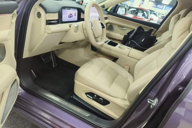Used Hima AITO M5 2025 Extended-Range Ultra All-Wheel-Drive Version Left Front Seat