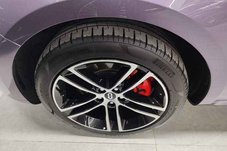 Used Hima AITO M5 2025 Extended-Range Ultra All-Wheel-Drive Version Left Front Wheel Hub